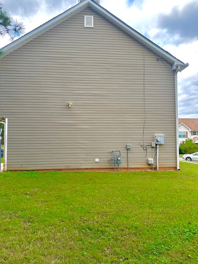 Photo - 325 Newburgh Pl