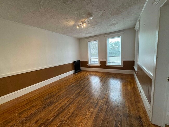 Building Photo - 11 Court St Unit 9 Rental
