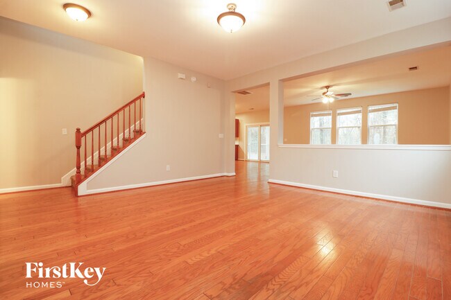 Photo - 140 Graduate Ln