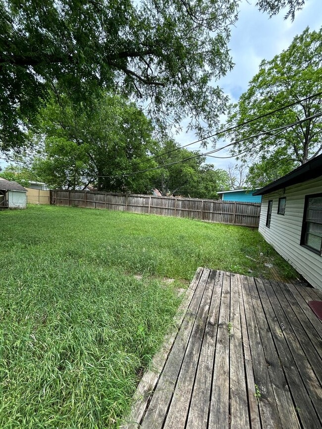 Photo - 2 bed 1 bath house for rent