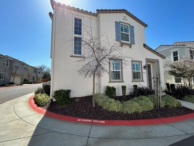 Photo - Beautiful Modern 3 Bedroom With Solar! - Apply Today!