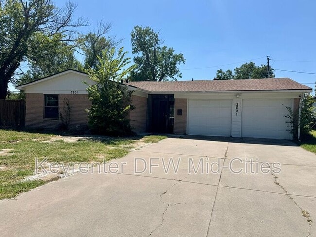 Building Photo - 2801 Clearbrook Dr