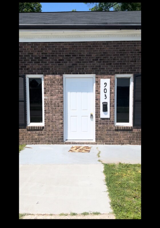 Photo - 903 E 1st St House