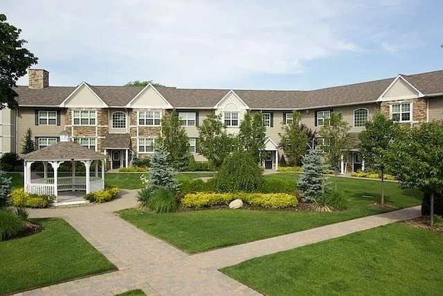 Building Photo - 150 Secatogue Ave Unit 4D
