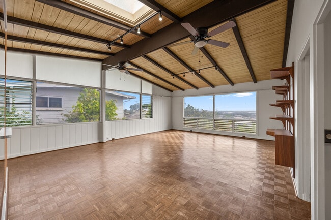 Photo - 1608 Makamua St