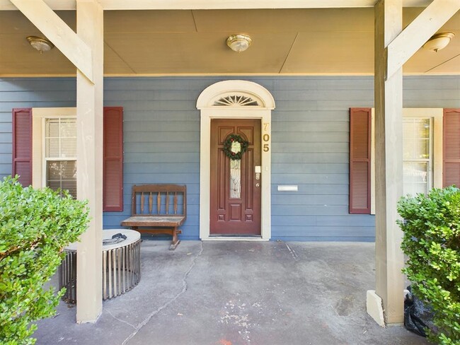 Photo - 705 E 32nd St