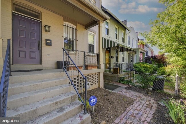 Building Photo - 1123 7th St NE