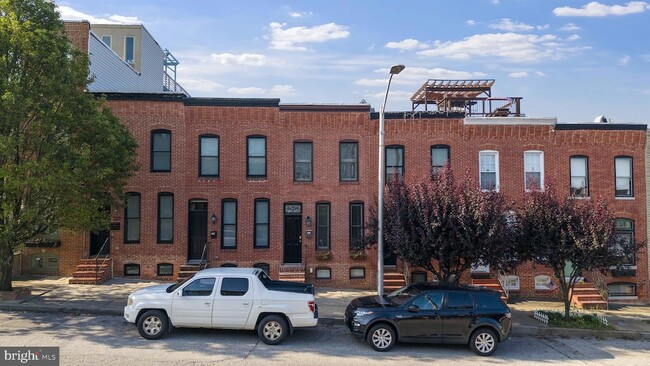 Photo - 3215 Fleet St