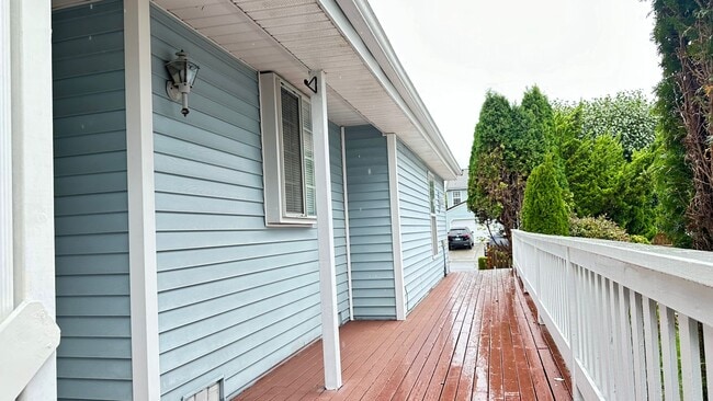 831 S 310th Pl