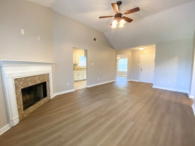 Photo - 3 bed, 2 bath home with wonderful curb appeal near N. Germantown Parkway.