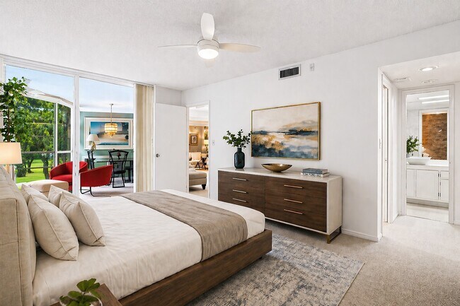 Photo - 3900 Oaks Clubhouse Dr Unit King  rarely available, BIG!