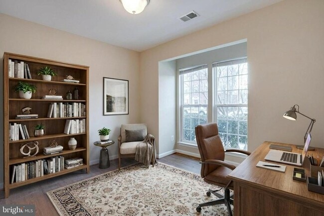 Photo - 7012 Trek Way