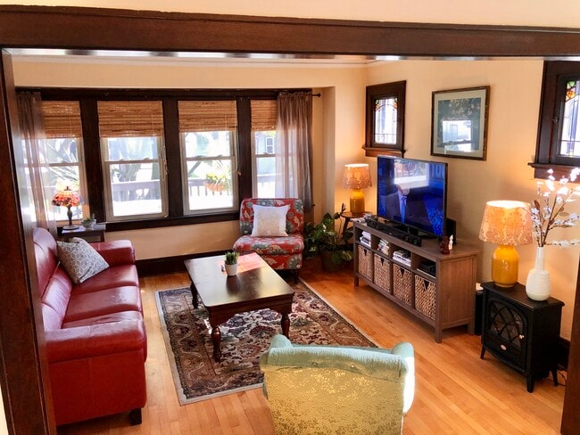 Building Photo - 541 N 62nd St Unit Lower Rental