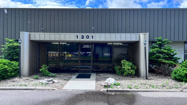 Photo - 1301 Cliff Rd E