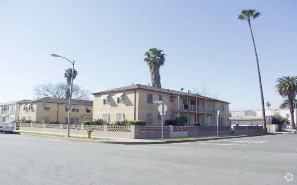 Photo - 2501 2nd Ave Apartments