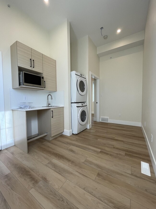 Photo - 8715-8110 110 St NW Unit 3A