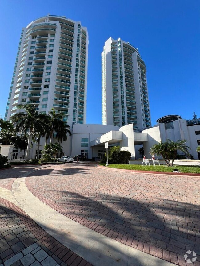 Building Photo - 19400 Turnberry Way Unit 1811 Rental