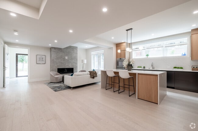 Interior Photo - 116 Columbia St Rental