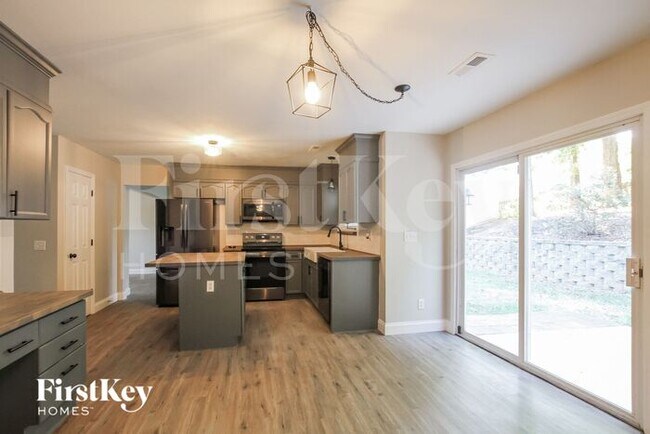 Photo - 130 Meadow Pond Ln