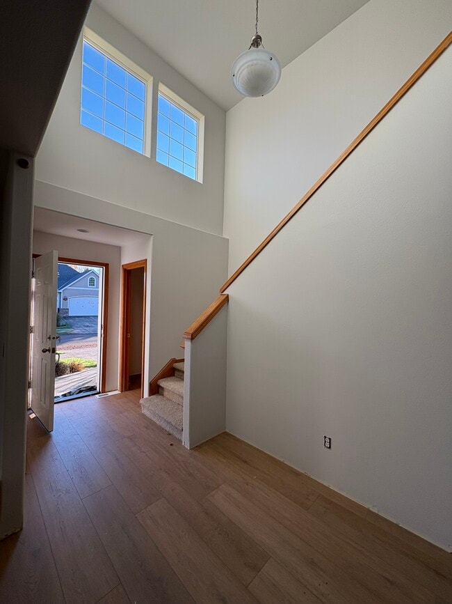 Photo - 1925 NW Woodland Dr