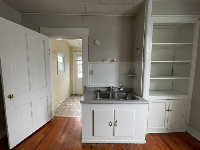 Photo - PRELEASING for AUGUST! Close to Campus: In-Unit Washer/Dryer + LOFT