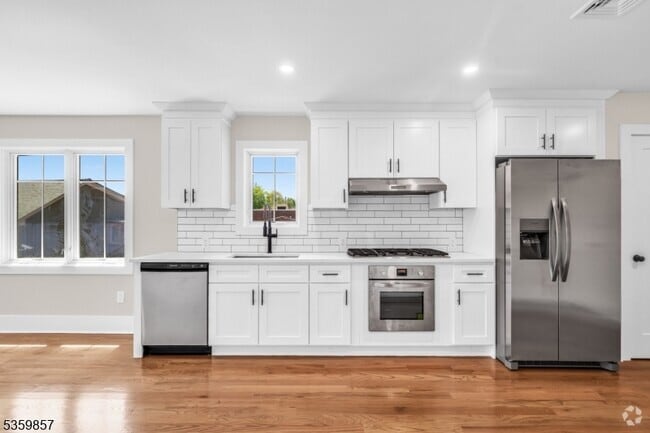 Building Photo - 162 Closter Dock Rd Unit B Rental