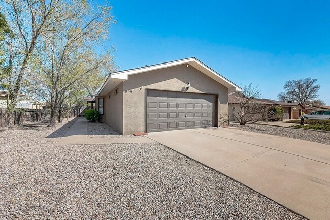Photo - 699 Lakeview Cir SE Casa
