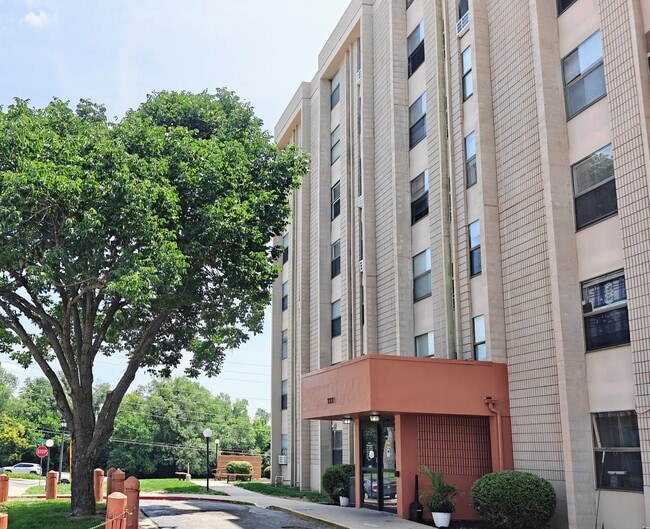 Photo - Riverview Apartments