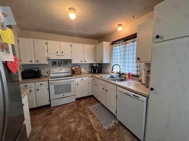 Photo - 1097 Regency Dr