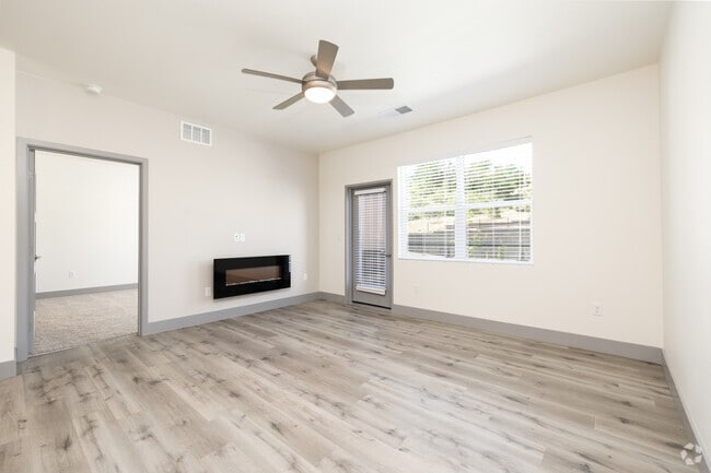 2BR, 2BA - 1099SF