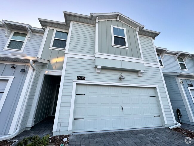 Building Photo - 4 Bed 3.5 Bath Townhouse for rent in Store...