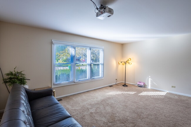 Photo - 331 E Fox Hill Dr