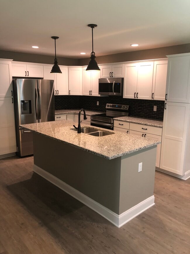 Kitchen - 415 Ogburn St