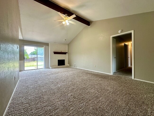 148 Bowie Ln