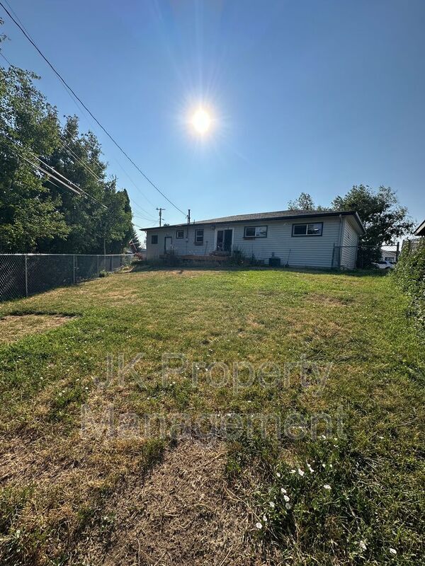 Photo - 710 48th St S