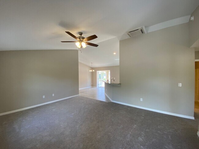 Photo - Desirable SE Ocala Neighborhood 3/2/2 *WON'T LAST*