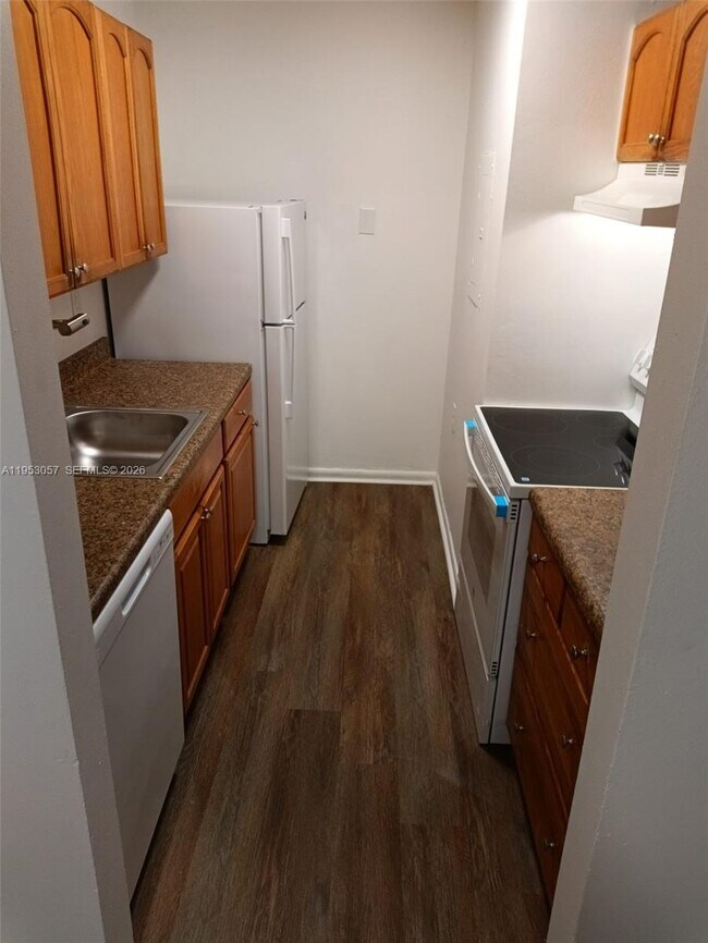 Photo - 1141 Lake Victoria Dr Unidad J