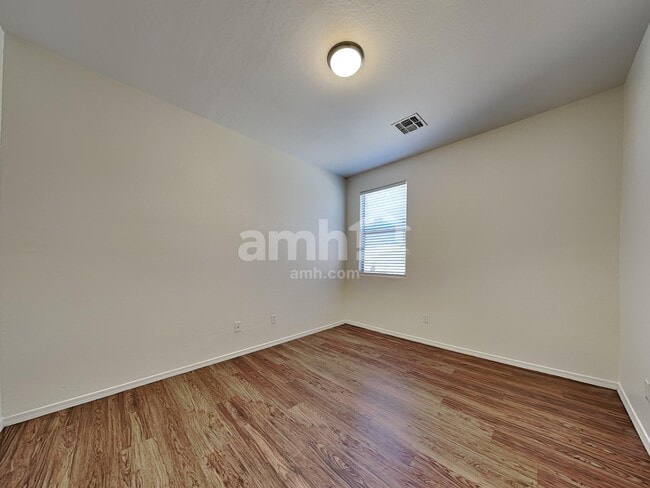 Building Photo - 12751 W Glenrosa Dr