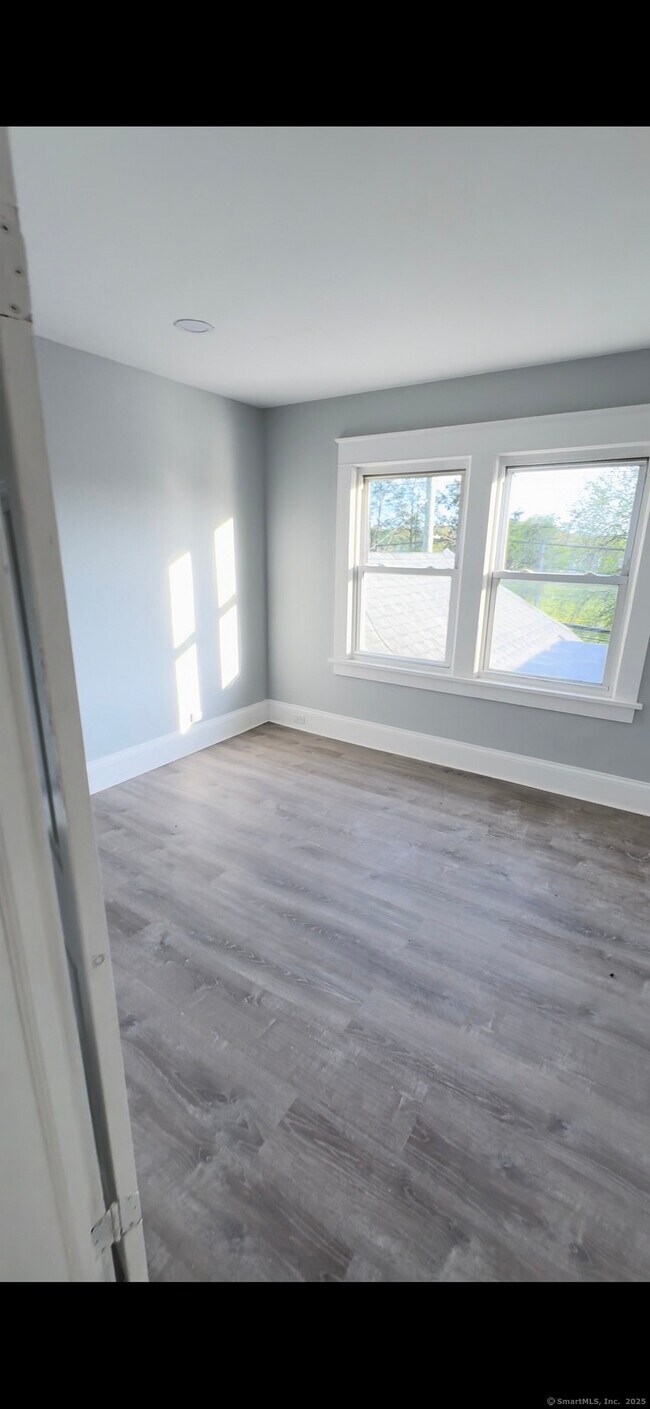 Photo - 95 New Canaan Ave