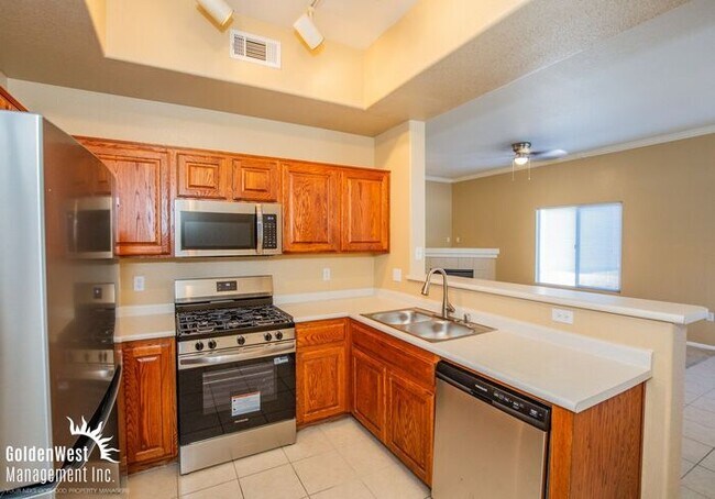 Bright & Inviting 2Bdm 2Ba Condo in Whitney