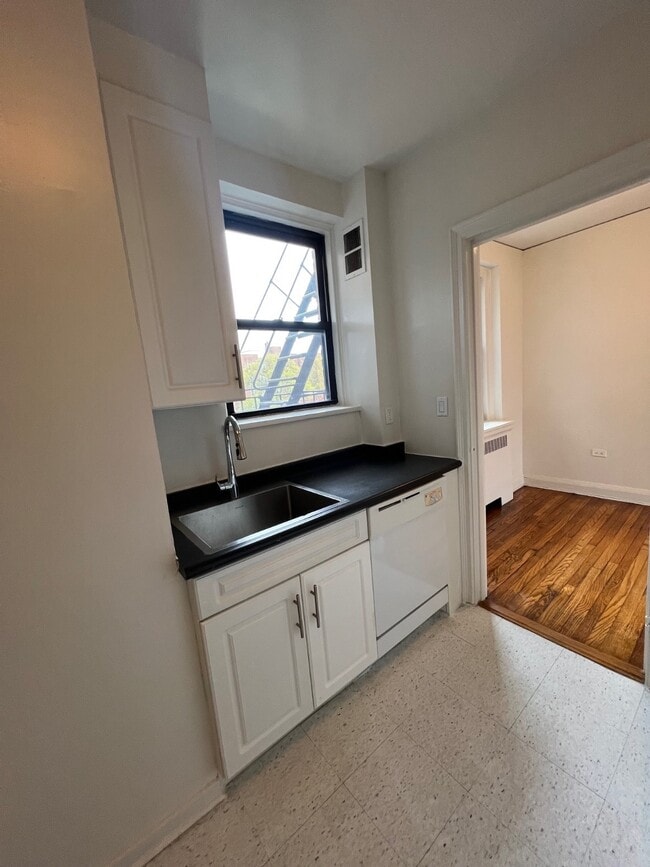 Photo - 625 Gramatan Ave