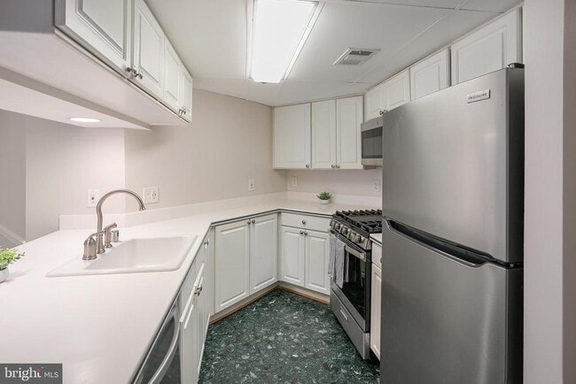 Building Photo - 1276 N Wayne St Unit 501