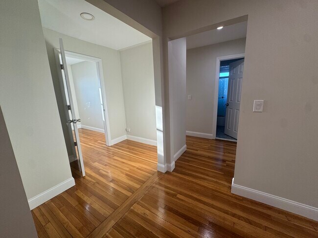 Photo - 646 Fairview Ave Unit Second Floor