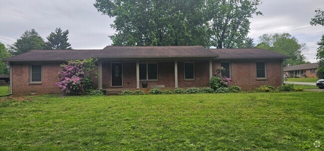 Building Photo - 901 Hurst Dr Rental