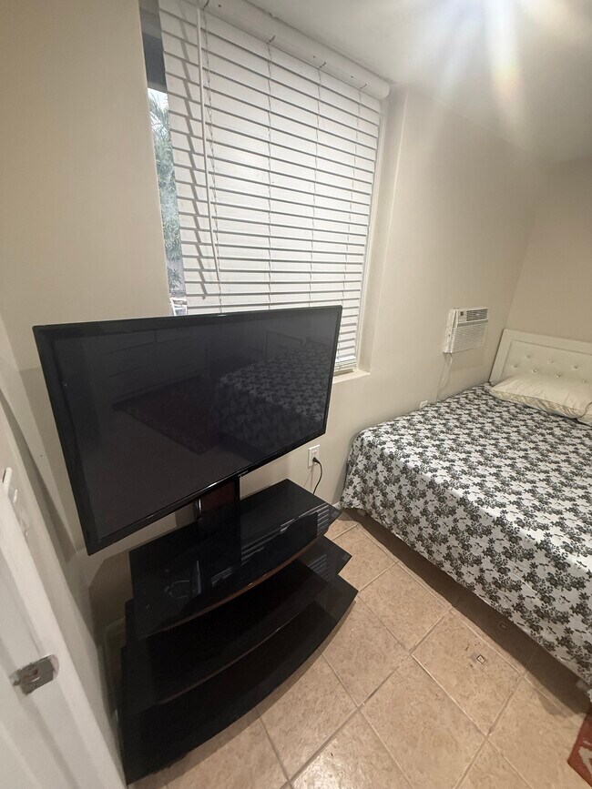 Photo - 7821 Hope St