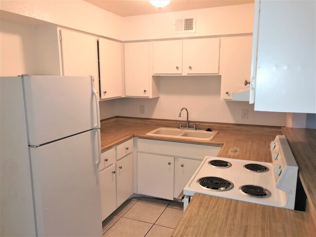 Building Photo - 4711 Convaire Ave Unit 3