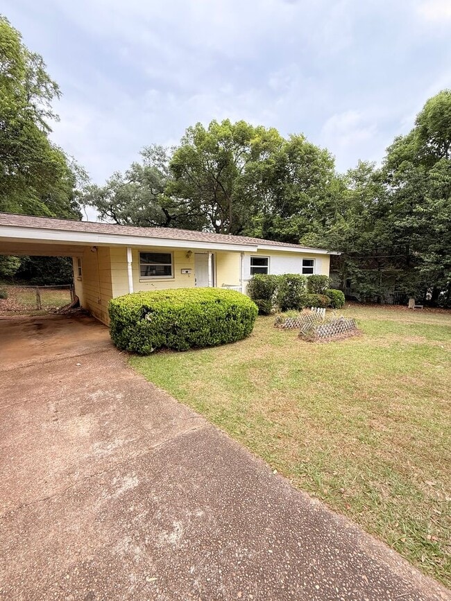 Building Photo - 1606 Airport Dr Unit 1606 Airport Drive