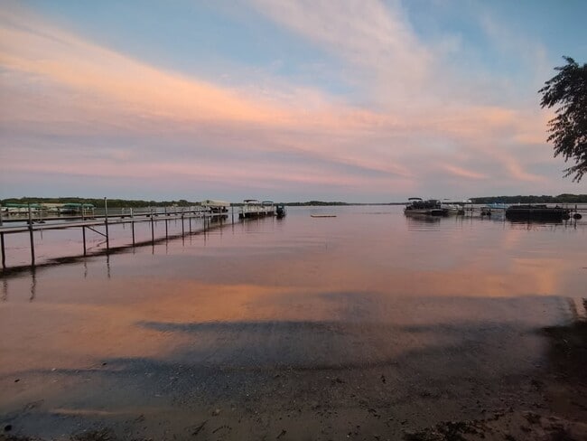 Building Photo - 2473 Lake Ave Unit 2