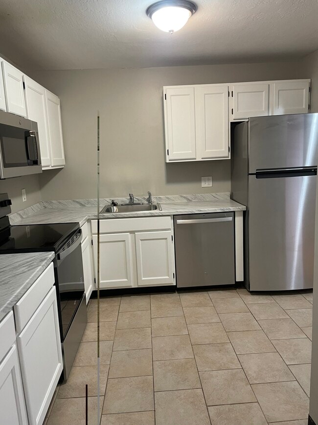 Kitchen - 1 Bristol Ct Unit 241