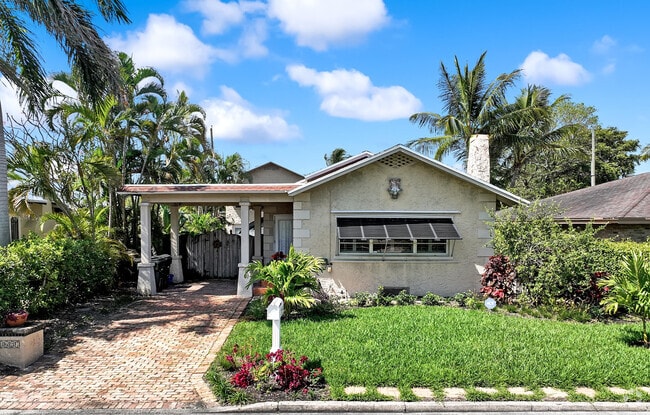 Building Photo - 1627 N Ocean Breeze Rental